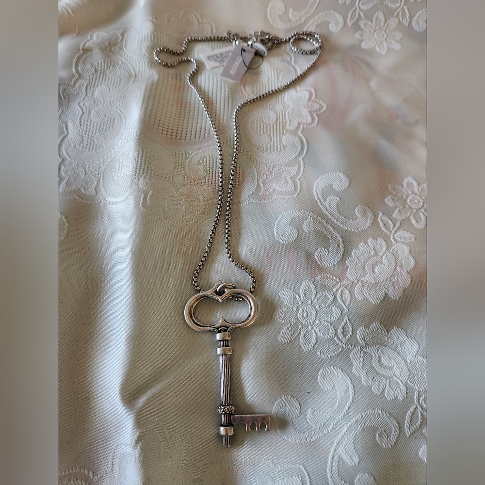 Beautiful Chico's Long Silver Key Pendant Necklace NEW!